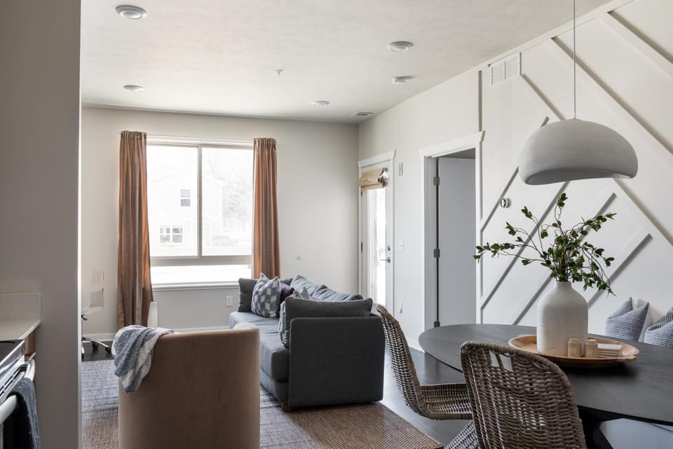 Living room, Seating area, Dining area