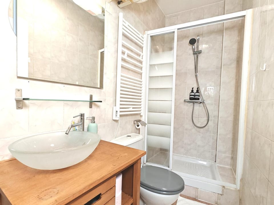 Shower, Toilet, Bathroom