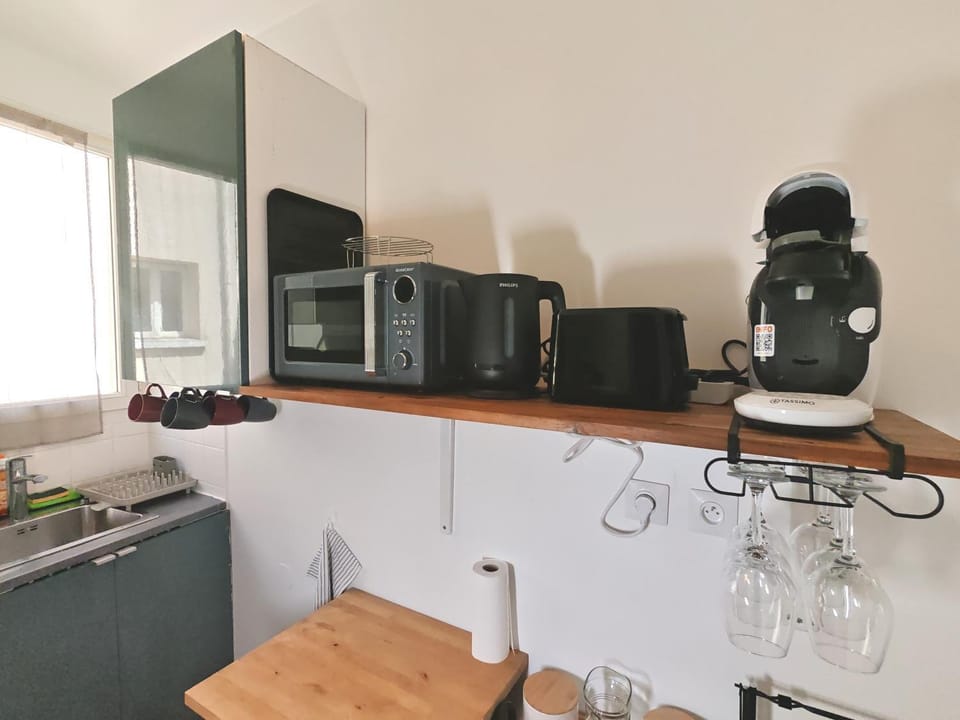 Kitchen or kitchenette, toaster