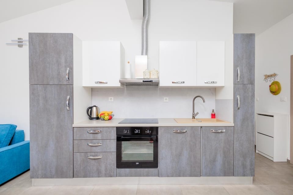 Kitchen or kitchenette, oven, stove