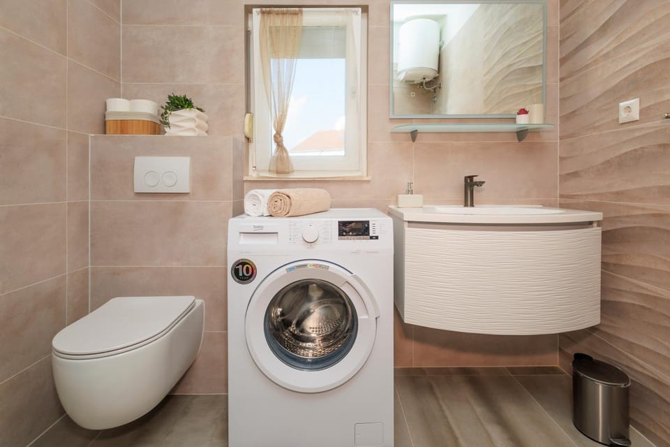 Toilet, Bathroom, washing machine