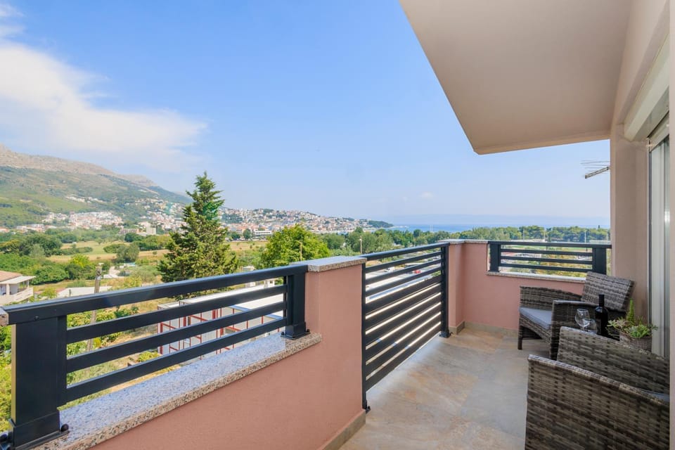Day, Natural landscape, View (from property/room), Balcony/Terrace, Seating area, Mountain view, Sea view