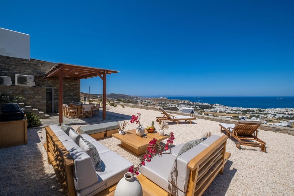 Patio, Natural landscape, Garden, View (from property/room), Balcony/Terrace, Living room, Seating area, Dining area, Beach, Sea view, sunbed