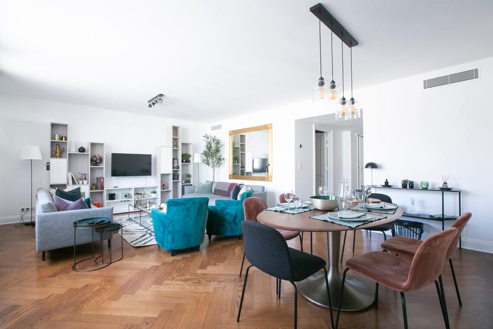 Magnificient 2 Bedrooms with terrace next to champs-elysées - PC62B Apartment in Paris