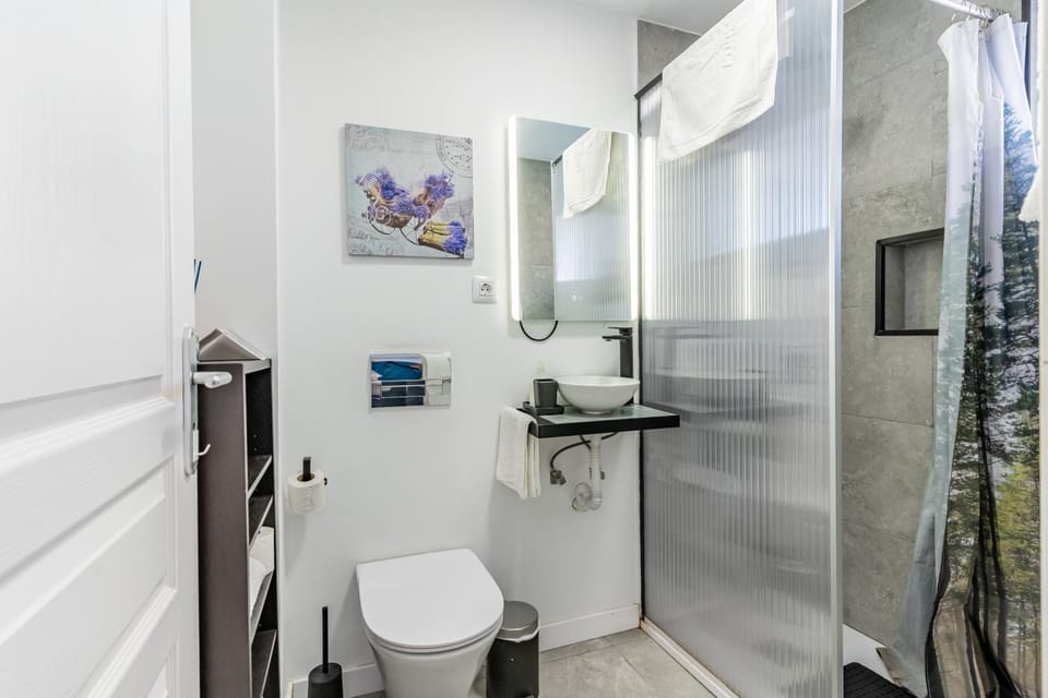 Shower, Toilet, Bathroom