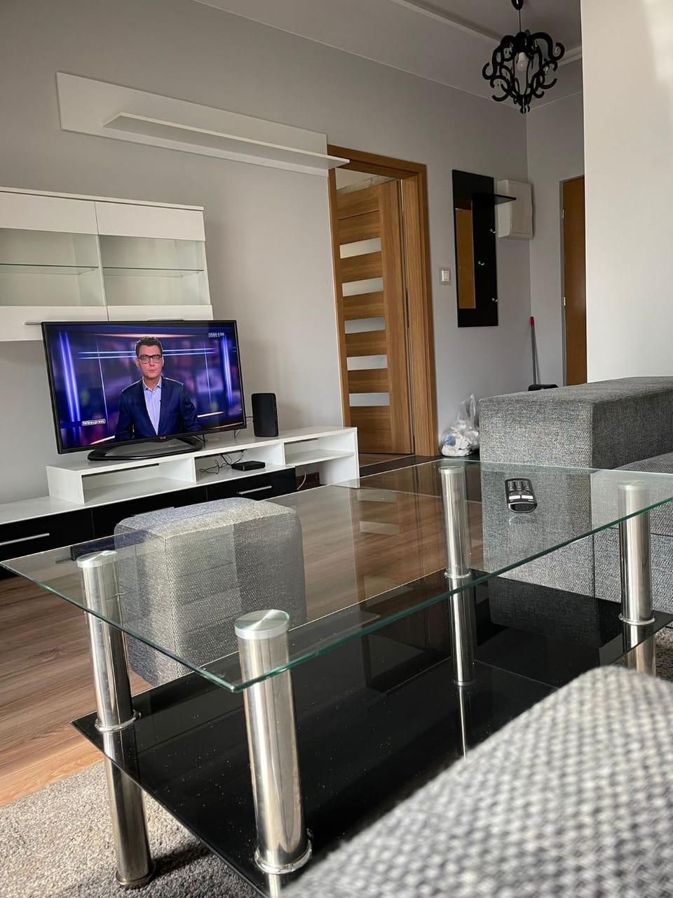 TV and multimedia, Living room, Seating area, Evening entertainment