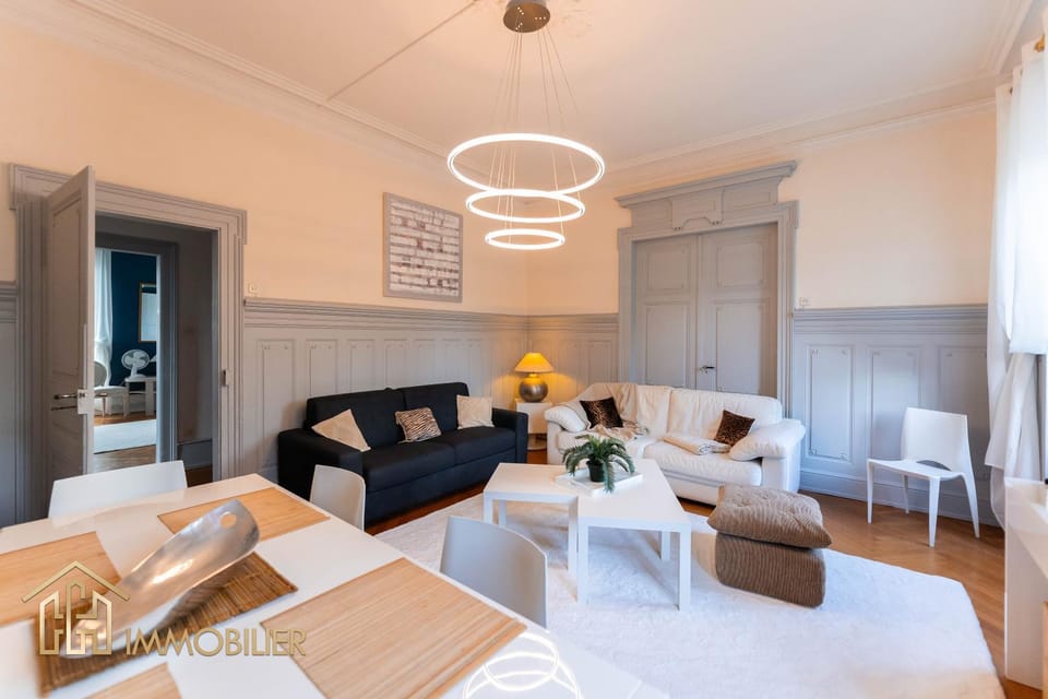 Living room, Seating area, Dining area