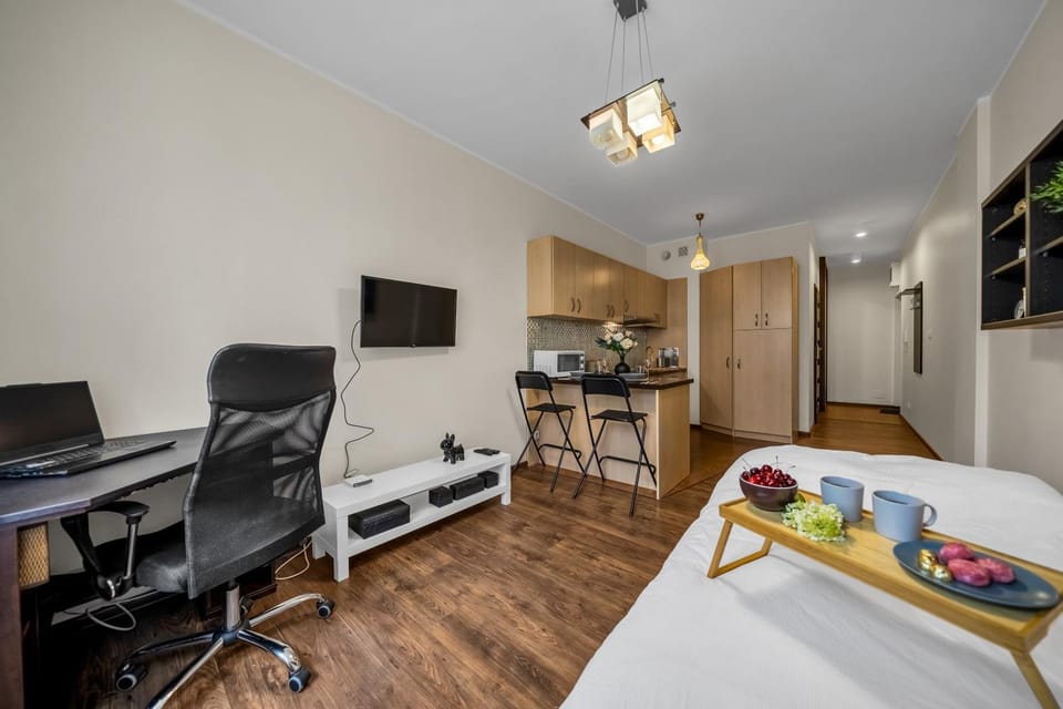 Bed, TV and multimedia, Kitchen or kitchenette, Photo of the whole room, Seating area, Dining area