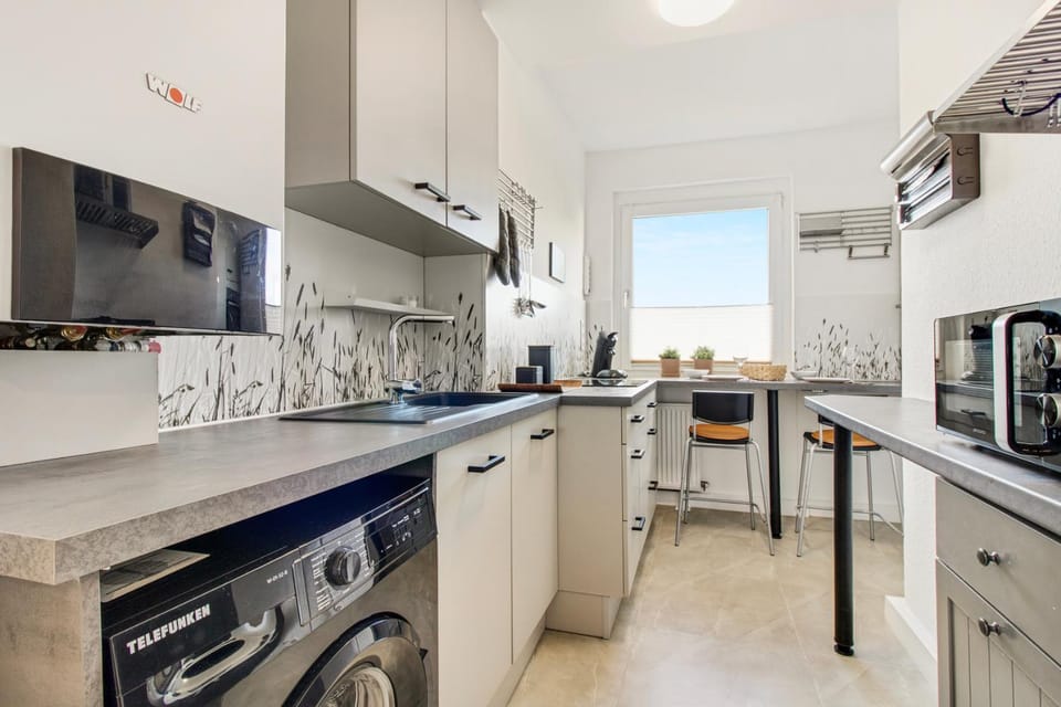 Kitchen or kitchenette, Dining area, stove, toaster