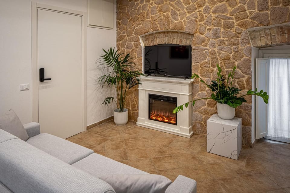 Living room, Seating area, fireplace