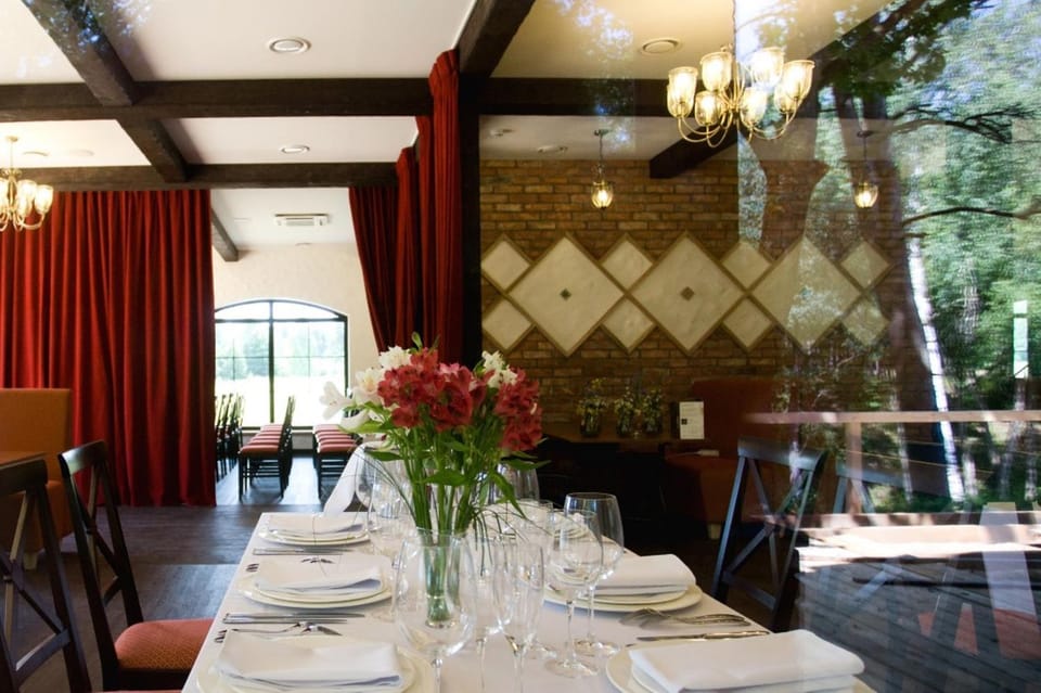 Restaurant/places to eat, Food and drinks