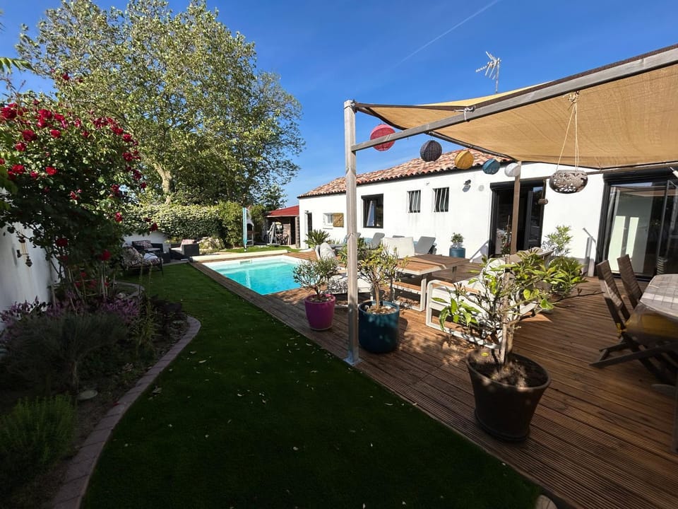 Property building, Garden, Pool view, Swimming pool