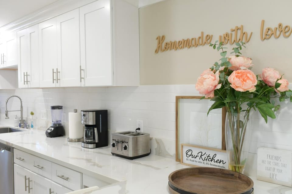Lux 6BedRoom Villa with Salted Pool, Hot tub and near Disneyland House in Anaheim