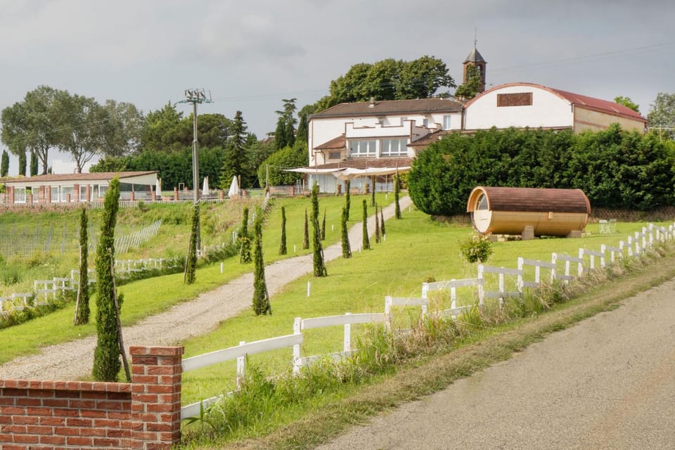 Property building, Spring, Day, Natural landscape, Garden, Garden, Garden view, Landmark view