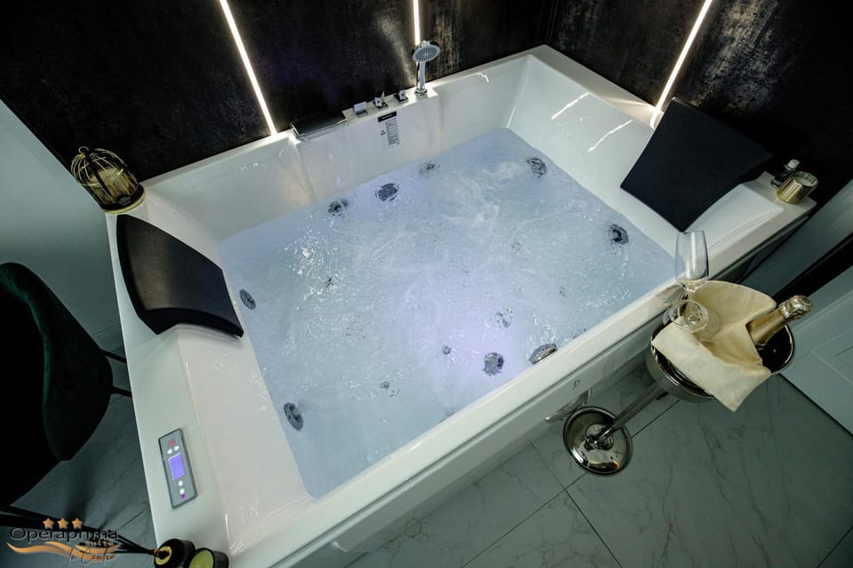 Hot Tub, Hot Tub