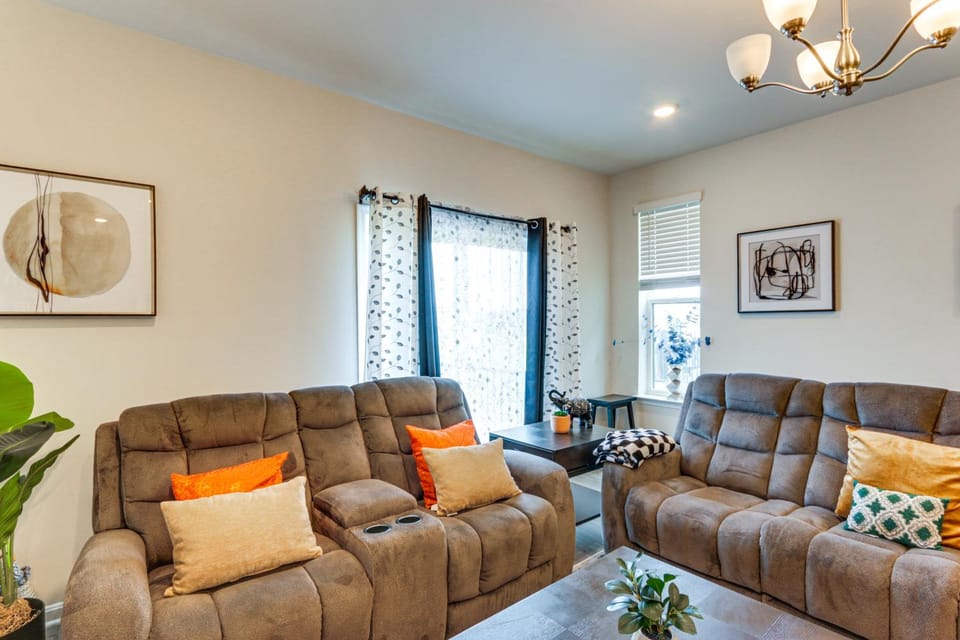 Frederick Townhome w/ Balcony, Close to Parks! House in Frederick