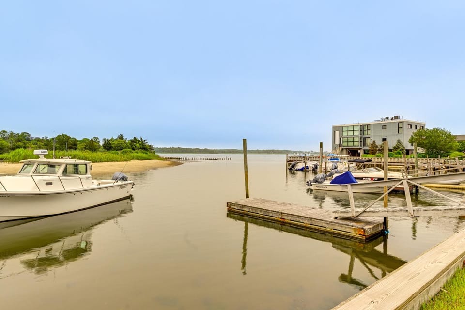 Bayfront East Quogue Retreat w/ Private Boat Dock House in Quogue