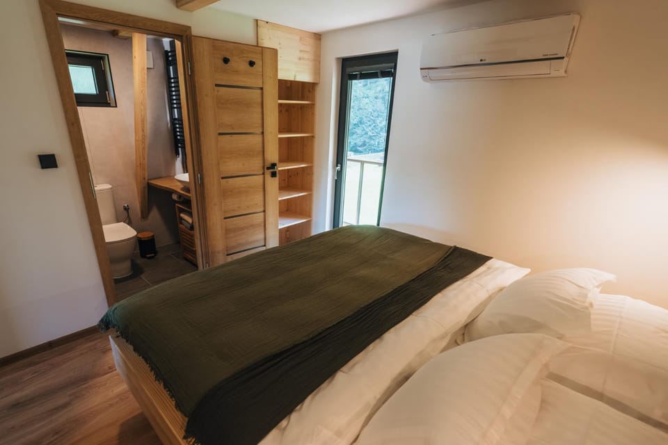 Bed, Bedroom, wardrobe, air conditioner