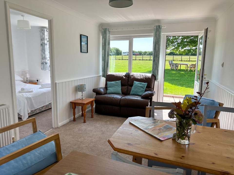 Bed, Garden, Living room, Dining area, Bedroom, Garden view