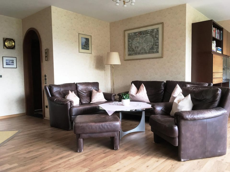 Living room, Photo of the whole room