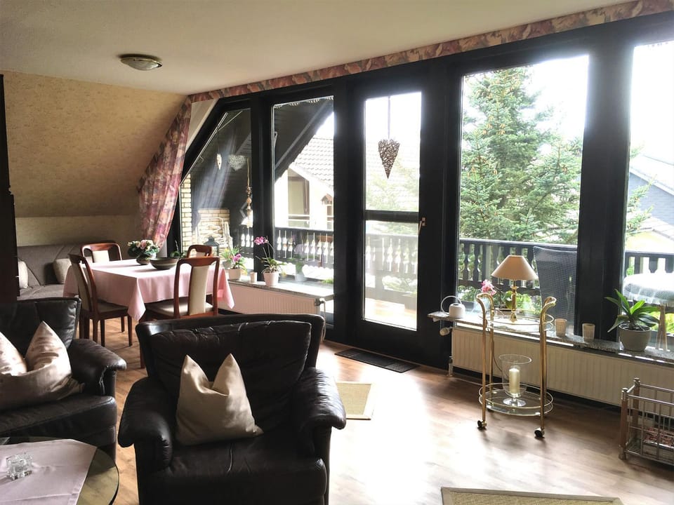 Living room, Photo of the whole room