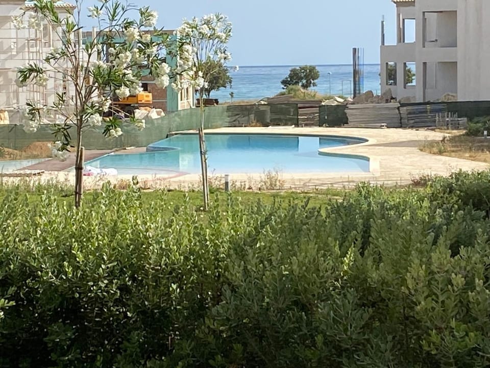 Property building, Garden view, Pool view, Swimming pool
