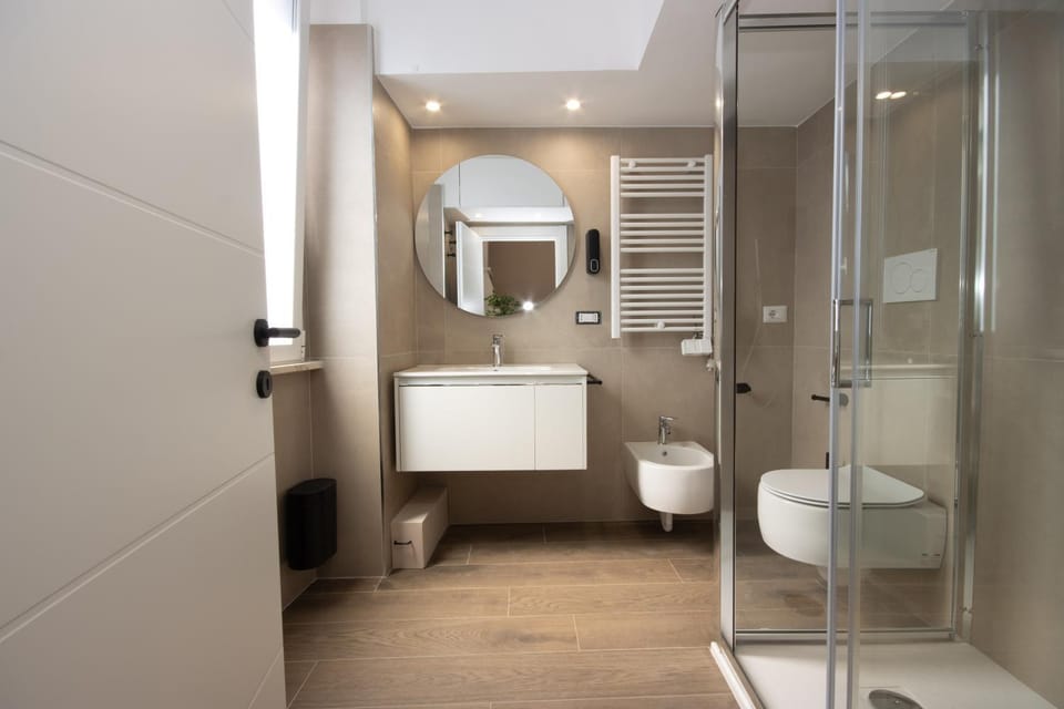 Shower, Toilet, Bathroom, bidet, towels