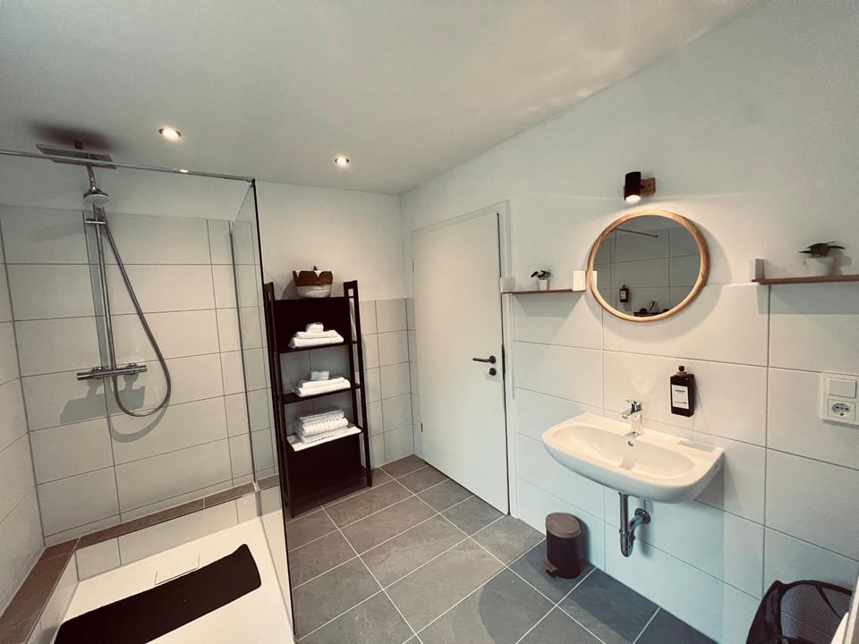 Shower, Bathroom, towels