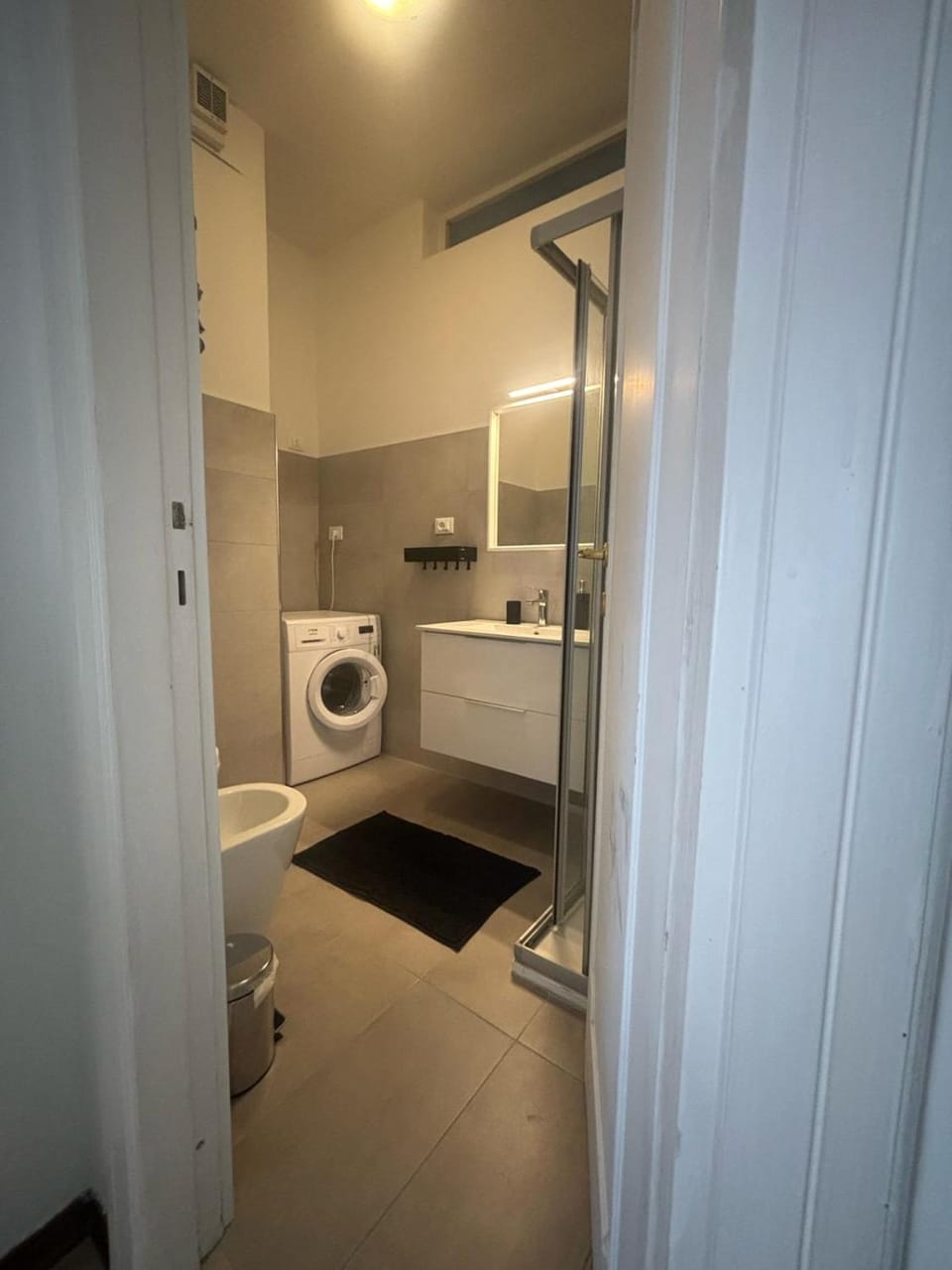 Bathroom, washing machine