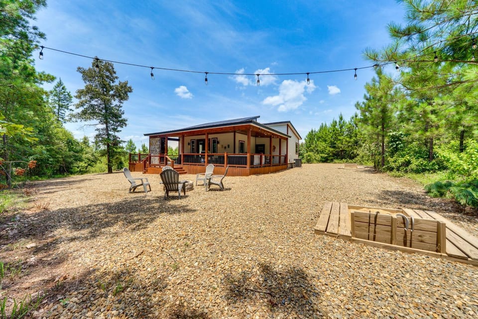 Luxe Broken Bow Home with Hot Tub and Fire Pit! House in Broken Bow