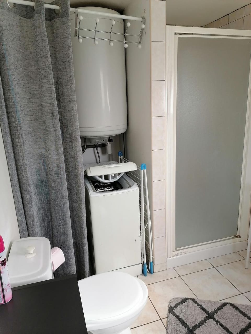 Bathroom, washing machine