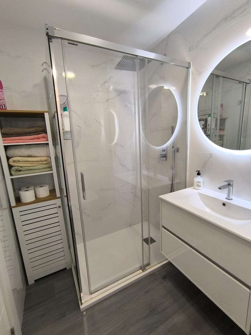 Shower, Bathroom, towels