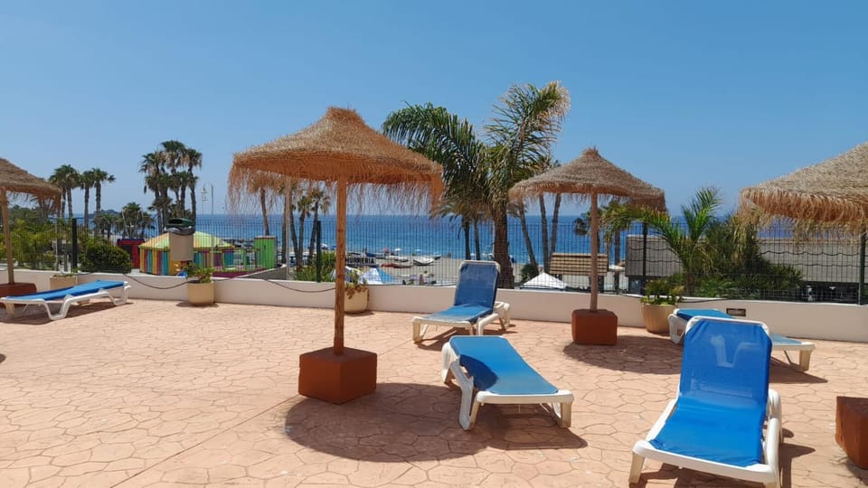 Solarium, Pool view, Sea view, Swimming pool, sunbed