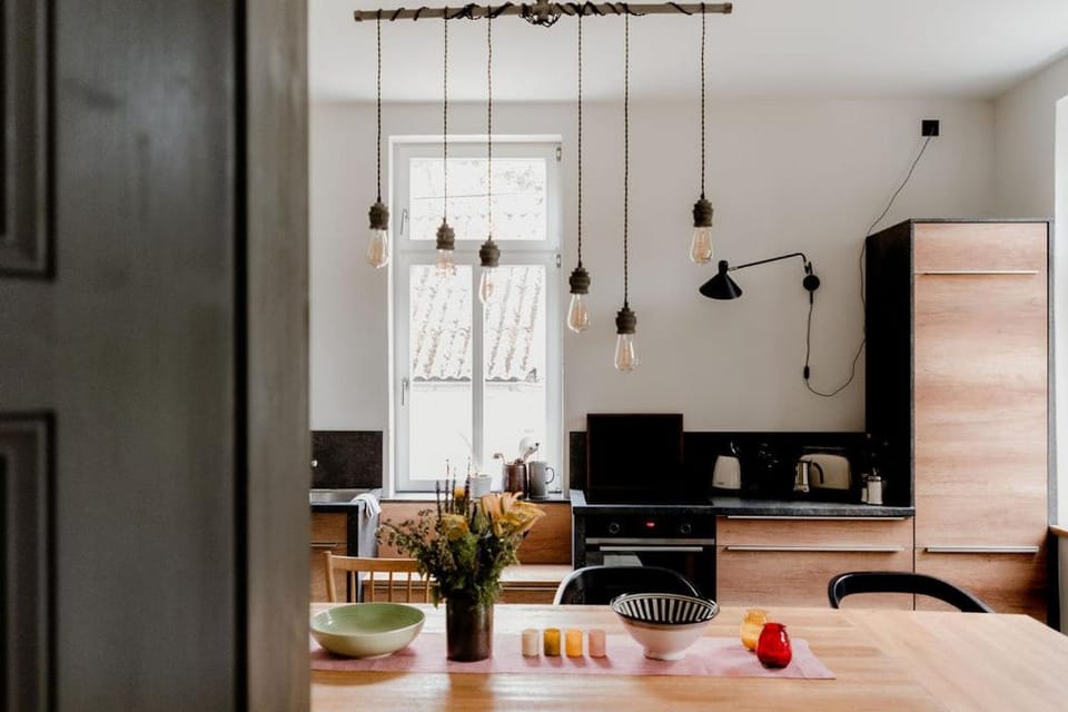 Kitchen or kitchenette, Dining area