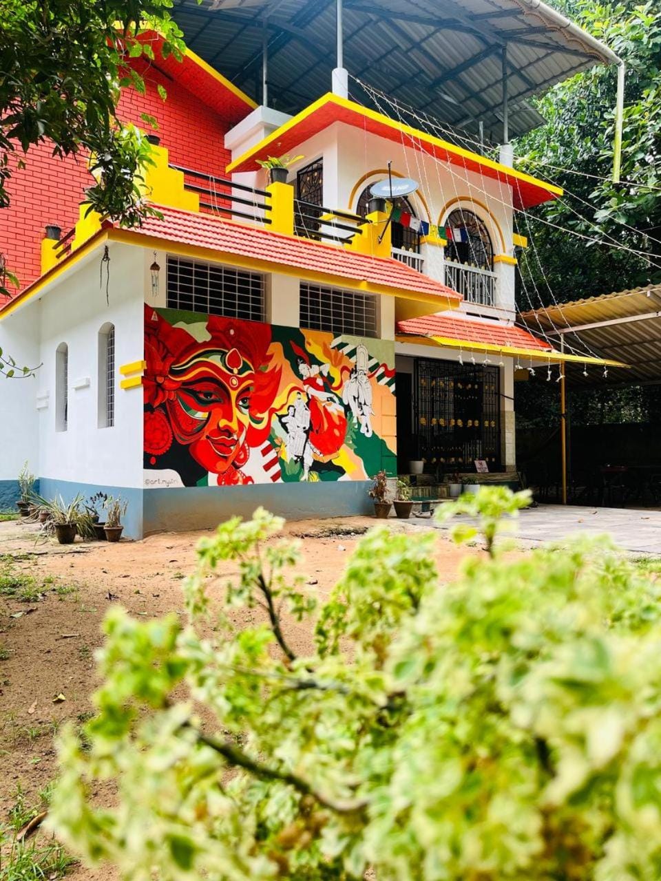 Property building, Day, Garden, Garden view