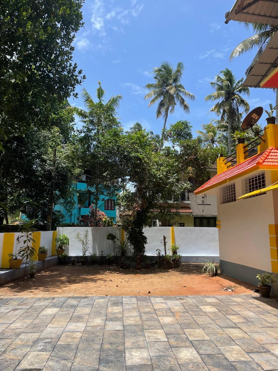 Property building, Day, Garden, Garden view