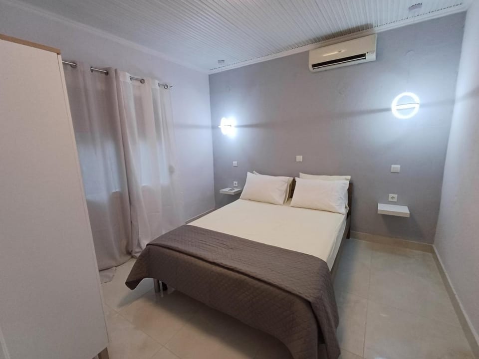 Bedroom, wardrobe
