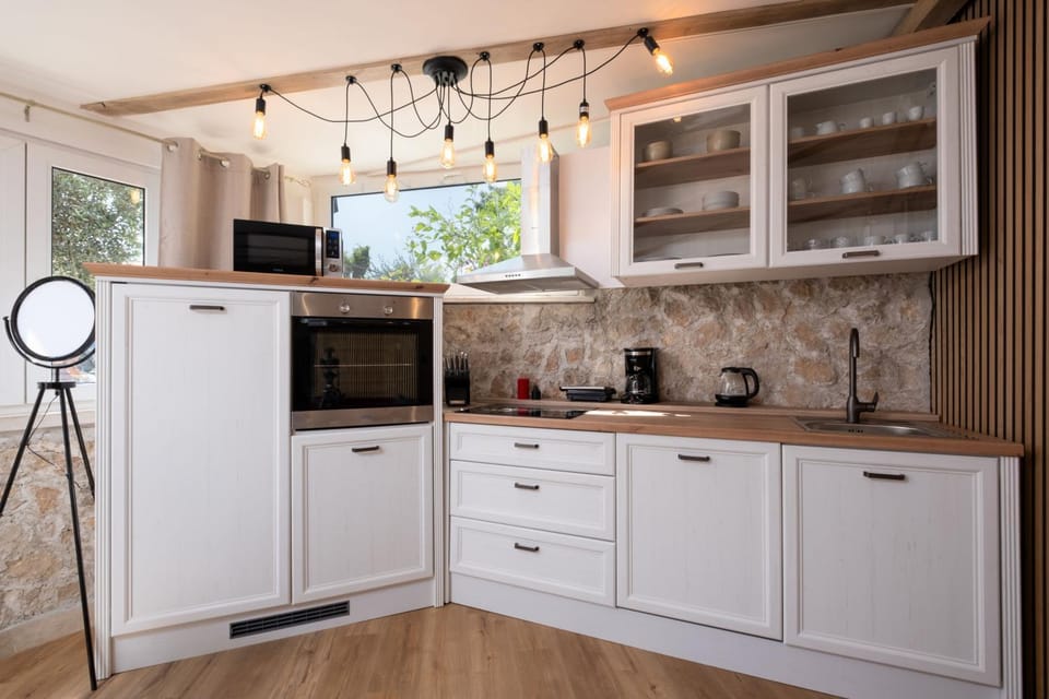 Coffee/tea facilities, Kitchen or kitchenette, dishwasher, minibar, oven, stove, toaster