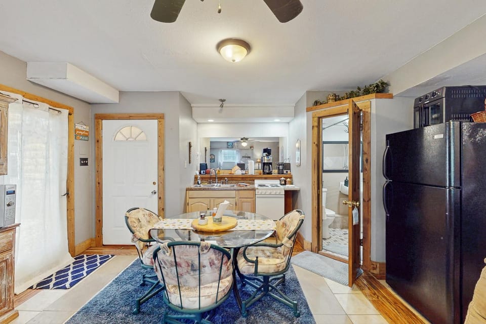 Lake of the Ozarks Apt 3 Mi to Dtwn Shops & Dining House in Village Four Seasons