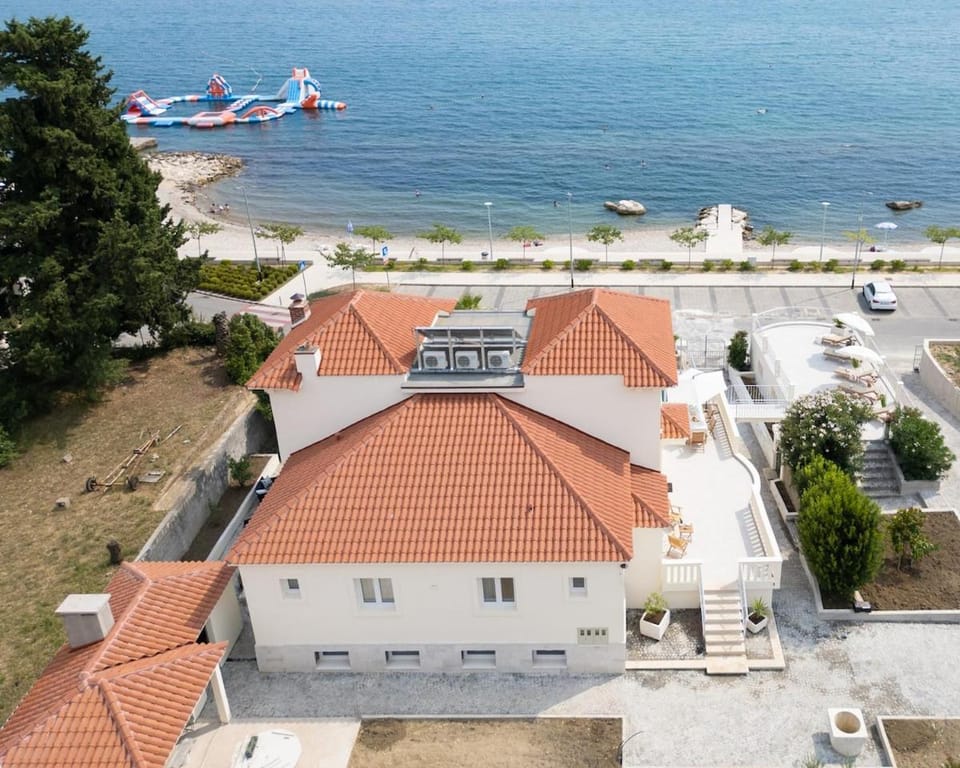 Property building, Day, Natural landscape, Bird's eye view, Beach, Sea view