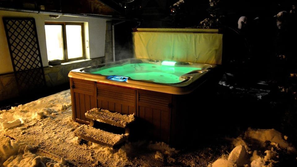 Property building, Activities, Garden, Hot Tub, Spa and wellness centre/facilities, Garden view, Area and facilities