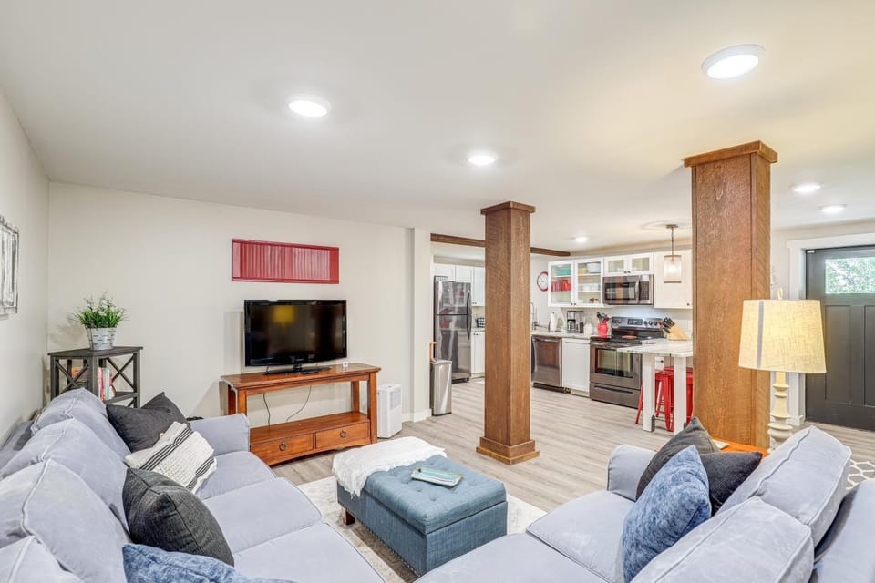 Walk to Downtown Weaverville Quiet Apartment Apartment in Weaverville