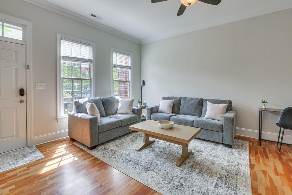 < 1 Mi to Dtwn Greensboro: Townhome w/ Fire Pit House in Greensboro