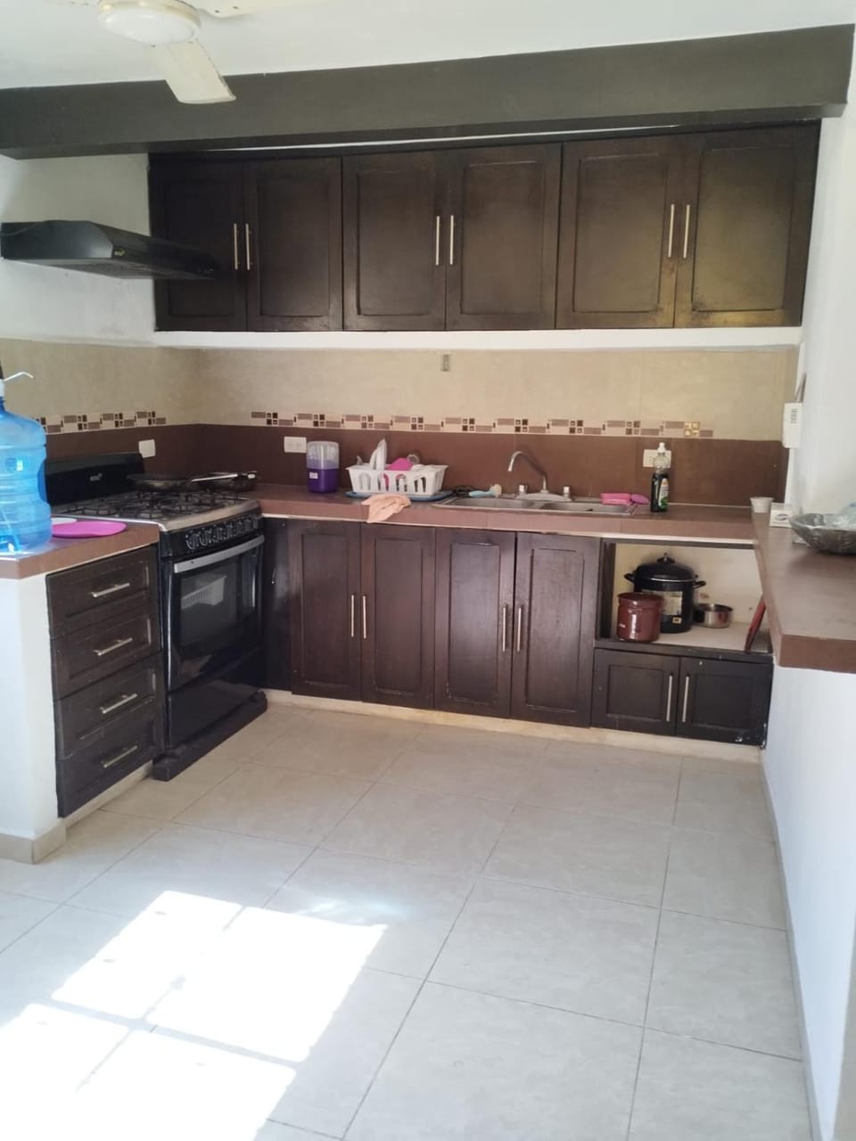 Kitchen or kitchenette, oven
