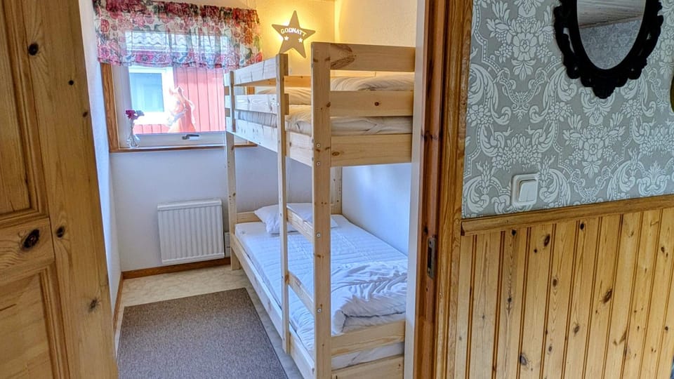 Bedroom, children