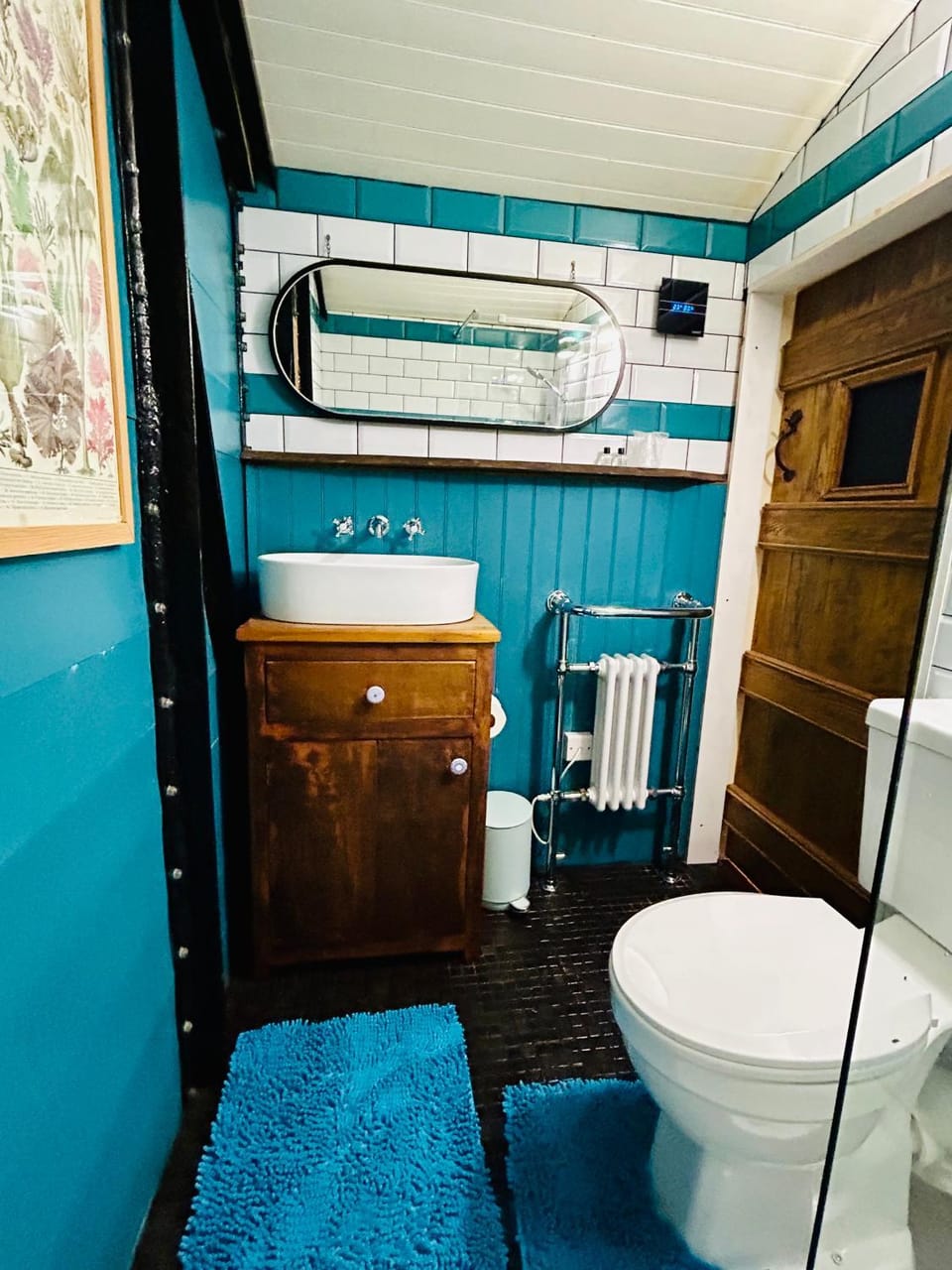 The Railway Carriage - Blue Bed and Breakfast in Wales