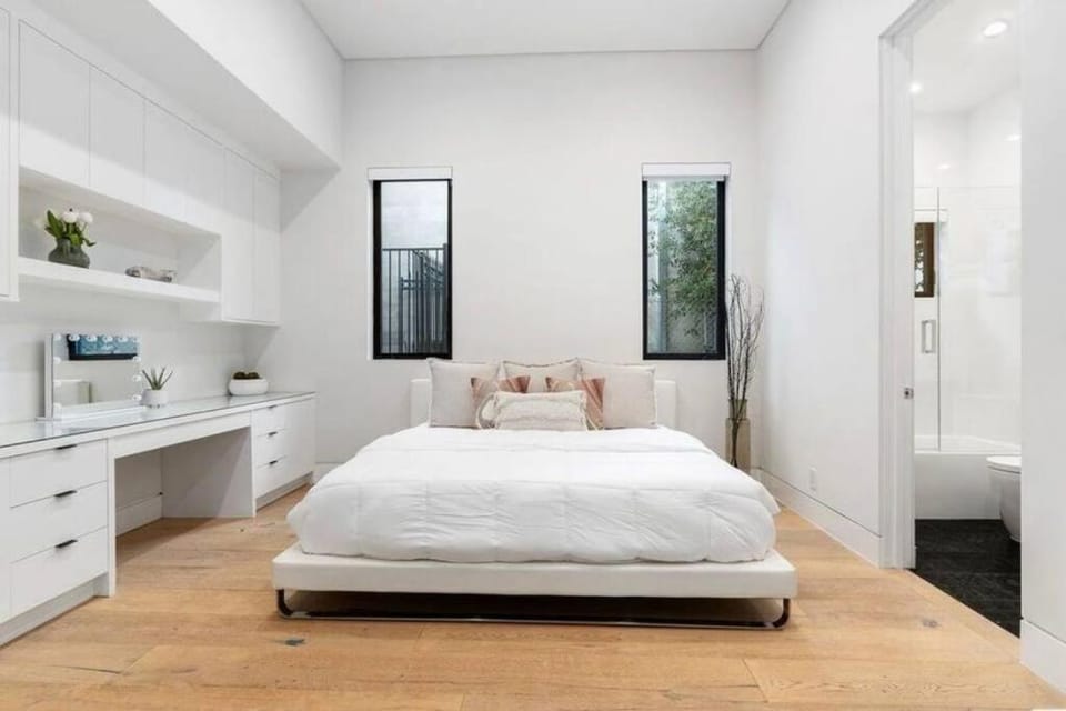 Woodland Hills Modern Dribble Den House in Tarzana