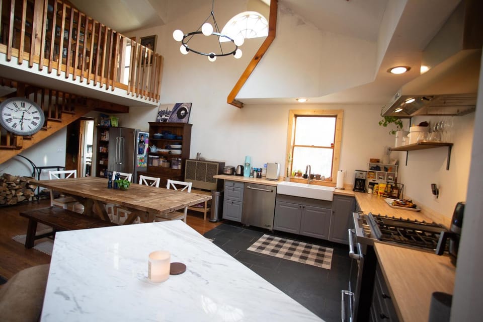 Kitchen or kitchenette, Dining area, oven, stove