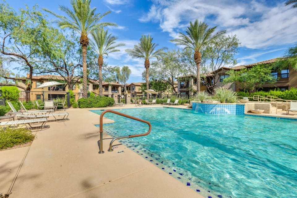 ~ 1 Mi to Desert Ridge Marketplace: Phoenix Condo! House in Desert Ridge