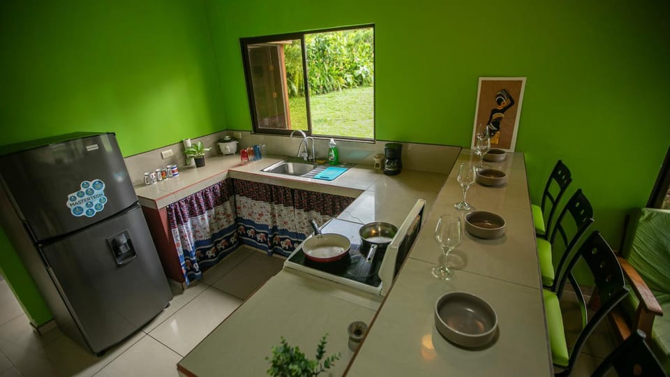 Green leaf house House in Alajuela Province